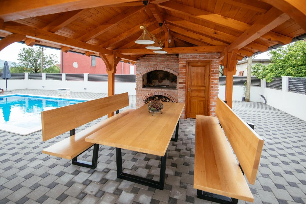 Family House Moja Jube Villa Oklaj Exterior photo