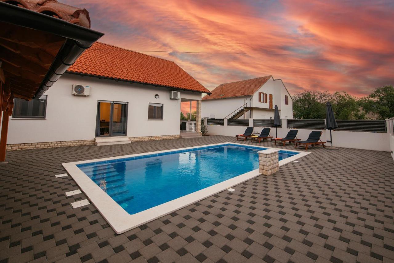 Family House Moja Jube Villa Oklaj Exterior photo